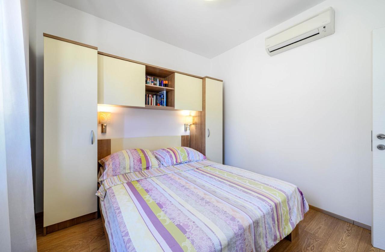 Sibenik Boats Apartment Raslina Bagian luar foto